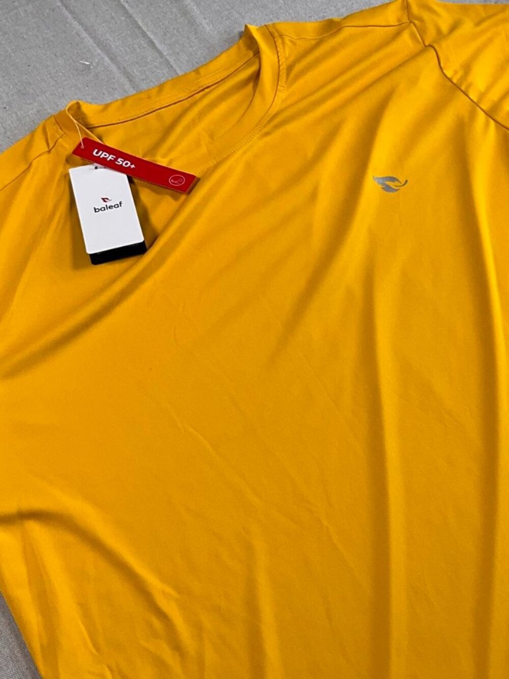 NWTs Mens Baleaf Yellow Scoop Neck Short Sleeve Athletic Tee (Large)